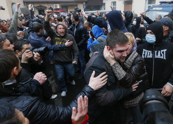 Odessa police free 67 detainees in deadly clashes