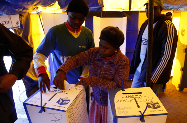 South Africans vote, ruling party favored