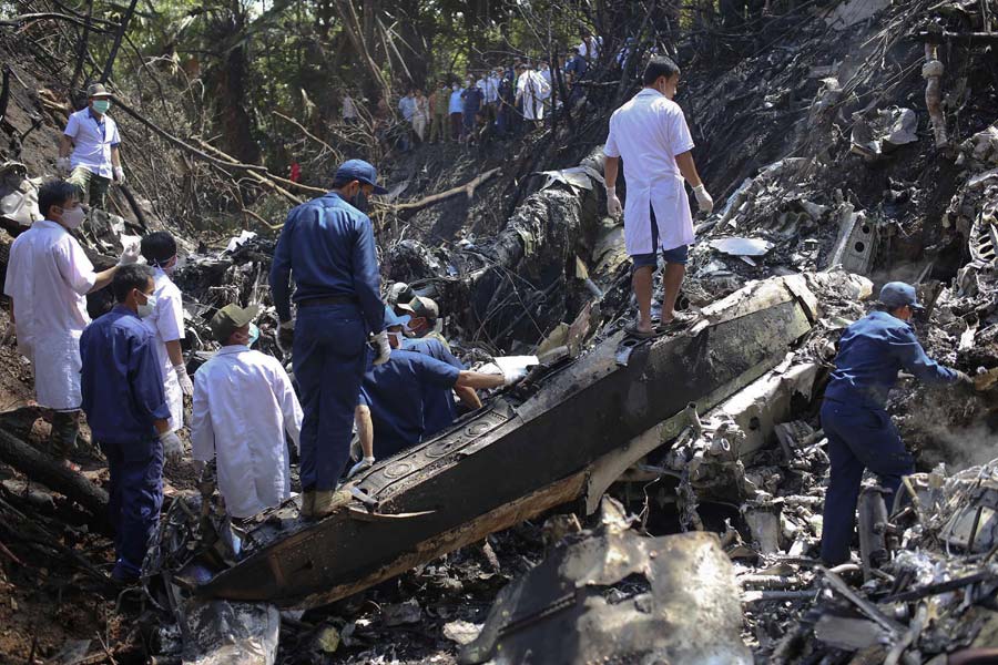 Lao defense chief, 4 others killed in plane crash