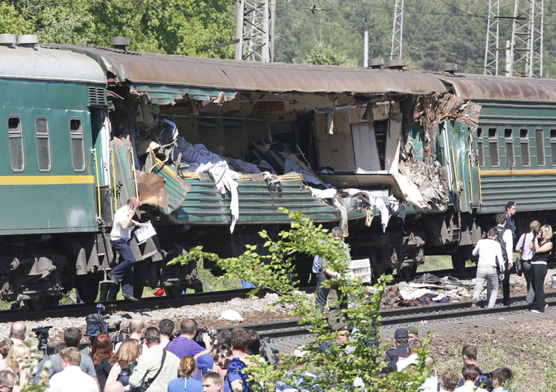 Six killed in train crash near Moscow