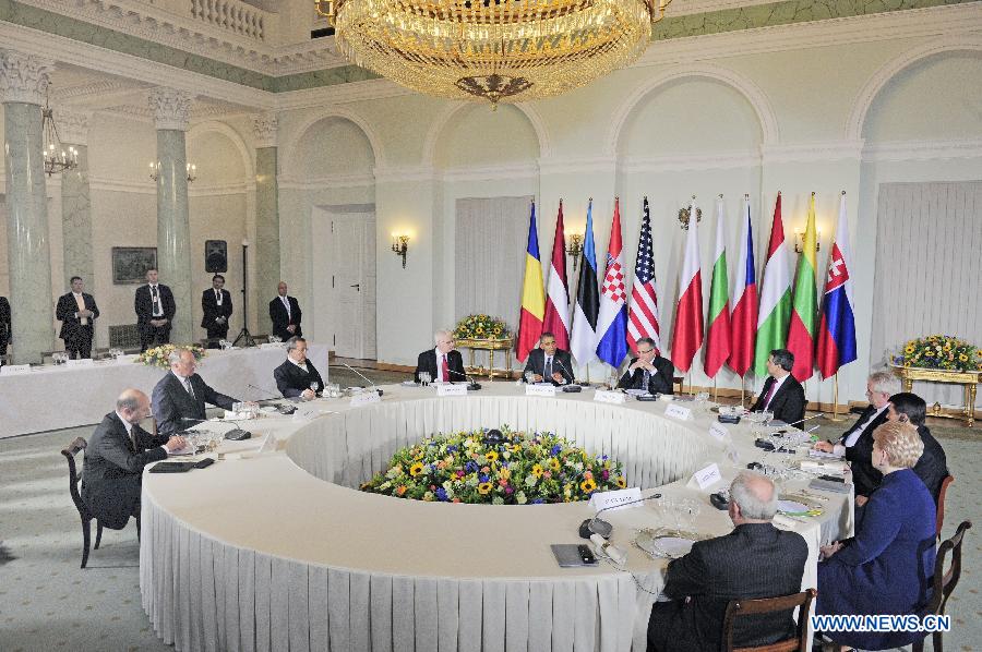 Obama holds talks with Central, Eastern European leaders