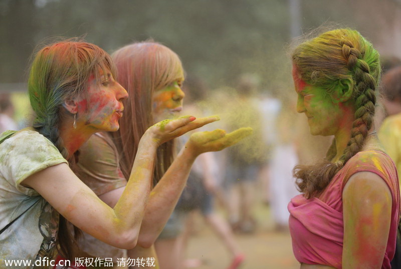 Moscow splashed with Festival of Colors