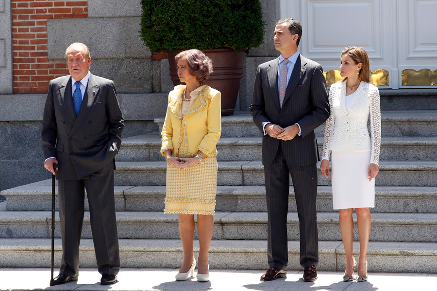 Spain's outgoing king hosts visit of Mexican president