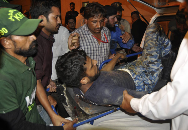 Pakistani Taliban attack Karachi airport, 27 dead