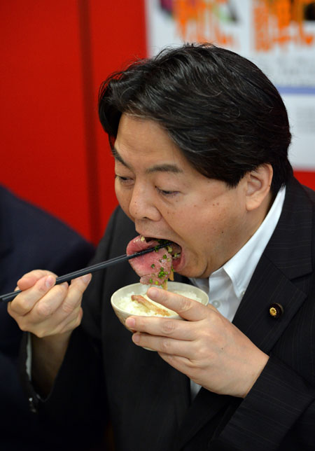 Japan PM vows to proceed with commercial whale hunting