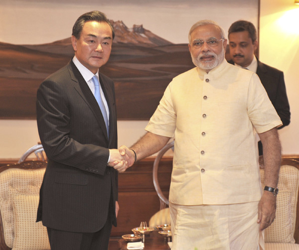 Indian PM Modi meets with Chinese FM