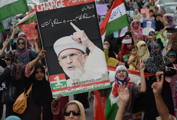 Opposition cleric returns to Pakistan