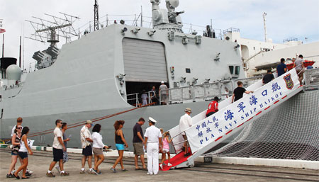 Visitors tour Chinese ships in Hawaii
