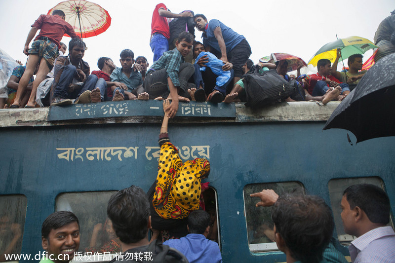 Sea of home-bound humanity after Ramadan ends