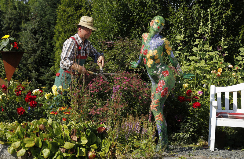 When a gardener meets a floral fairy[1]- Chinad