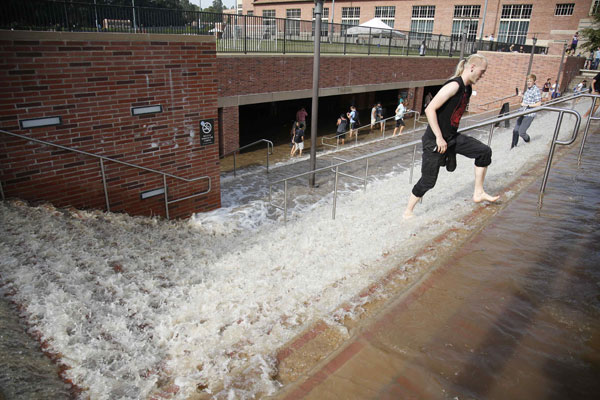 Broken water main floods UCLA