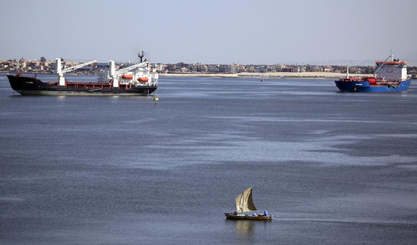Egypt to dig new canal alongside Suez Canal