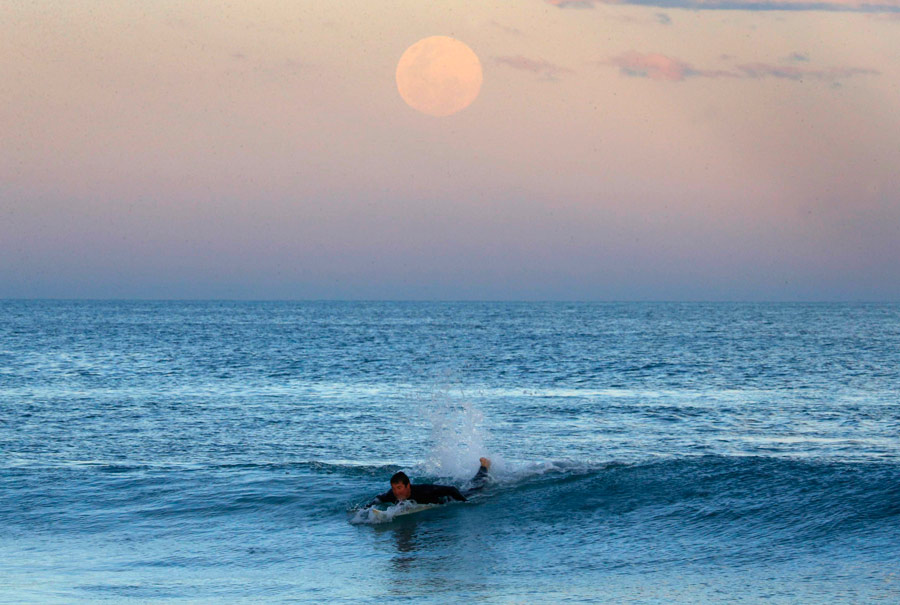 'Supermoon' observed around world