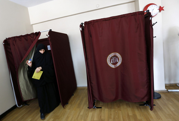 Turks start voting for first popularly elected president