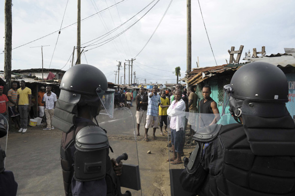 Liberia police fire on protesters in Ebola quarantine