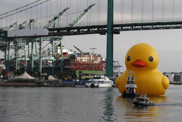 Rubber duck traveling around the world comes 