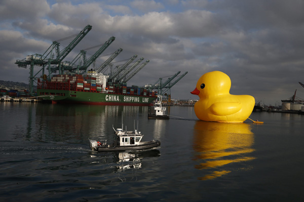 Rubber duck traveling around the world comes to Los Angeles