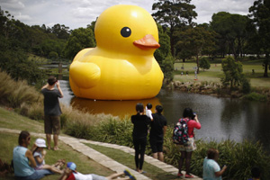 Rubber duck traveling around the world comes to Los Angeles