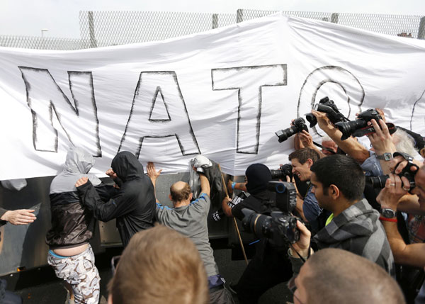 Protesters begin anti-NATO march