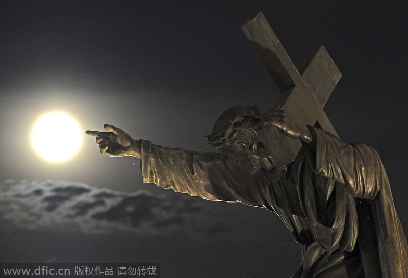 Fascinating full moons around the world
