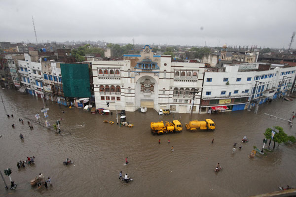 Monsoon rains kill 110 in Pakistan, 108 in India