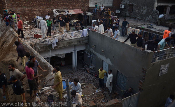 24 killed in Pakistan's mosque roof collapse