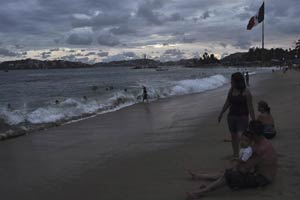 Hurricane Odile batters Mexico's Baja resorts
