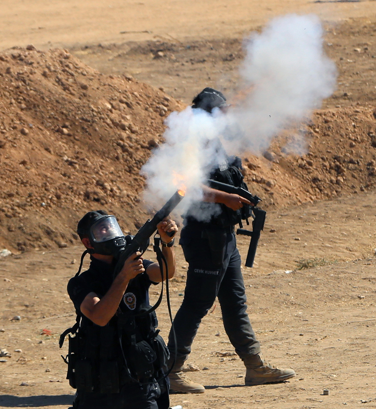 Turkish security forces clash with Kurdish demonstrators