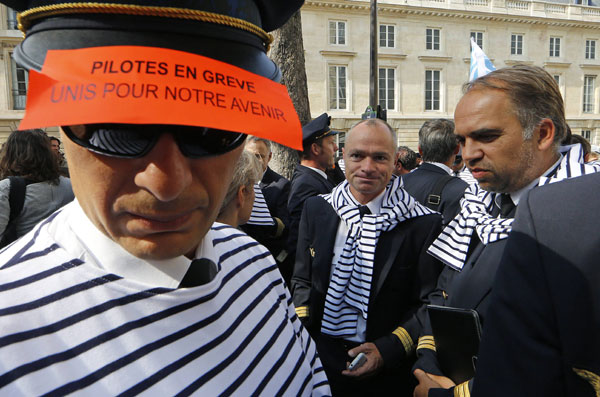 Air France pilots protest as premier spurns strike