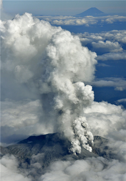 Erupting Japan volcano injures several, leaves 250 stranded