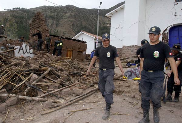 Peruvian president visits quake-affected region