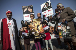 Egyptian students protest against military rule, support Mohammed Morsi