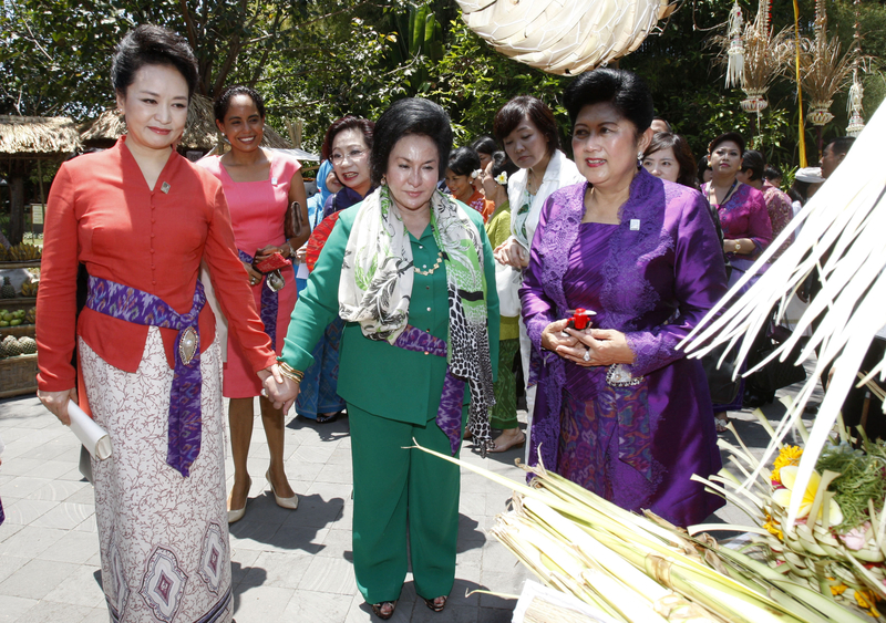 Traditional costumes add color to APEC