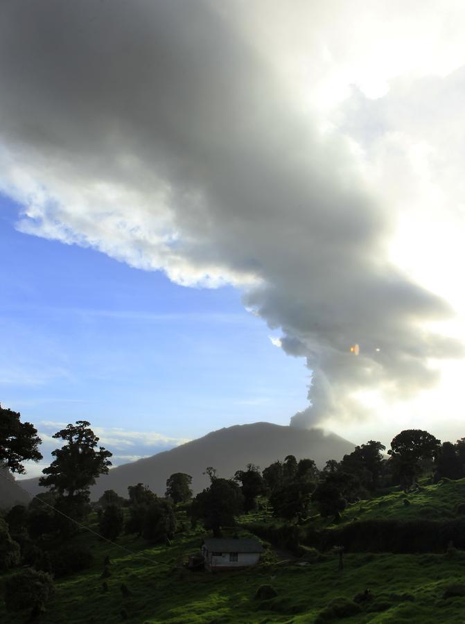 Costa Rica's Turrialba volcano erupts