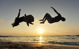 Jump over the ruins 