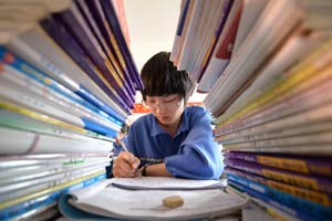 Rituals and prayers for hope at the South Korean college entrance exams