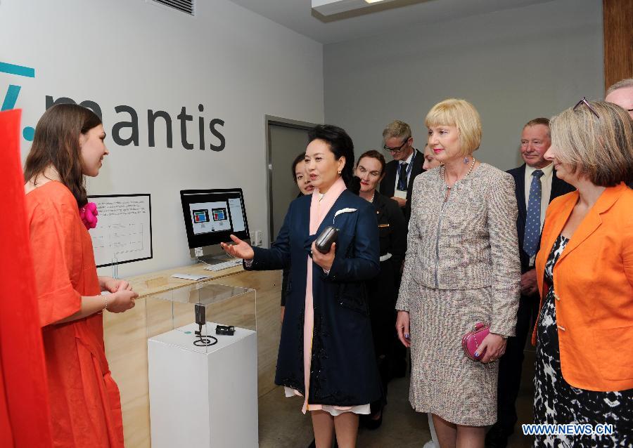 Peng Liyuan visits Massey University in Wellington, New Zealand