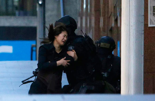 3 dead, including gunman, in Sydney siege