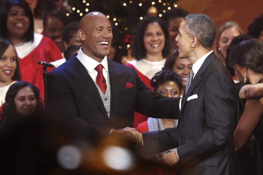 Obamas gets into holiday spirit at Christmas benefit