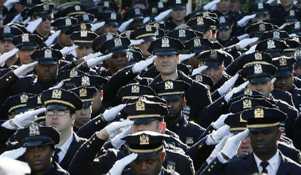 Angry police shun NYC mayor at funeral for slain officer