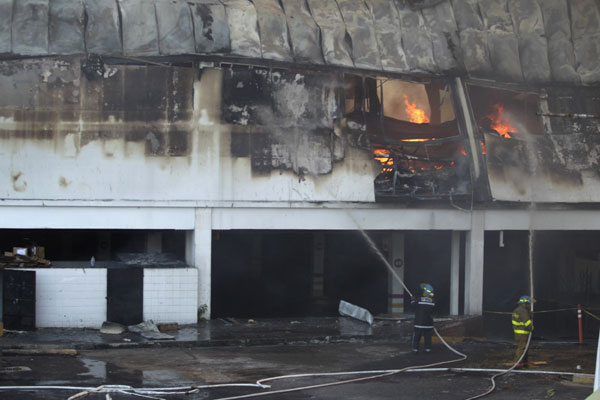 Fire occurs in El Salvador shopping mall