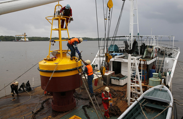 AirAsia search teams hope for respite from bad weather