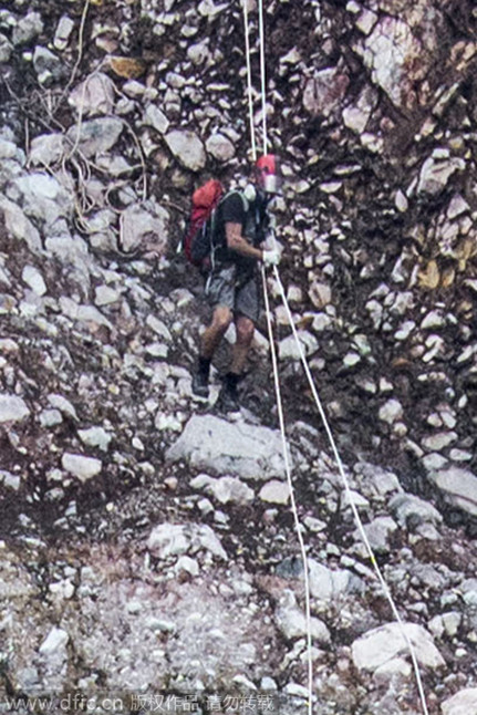 Daredevil roasts marshmallows over volcano