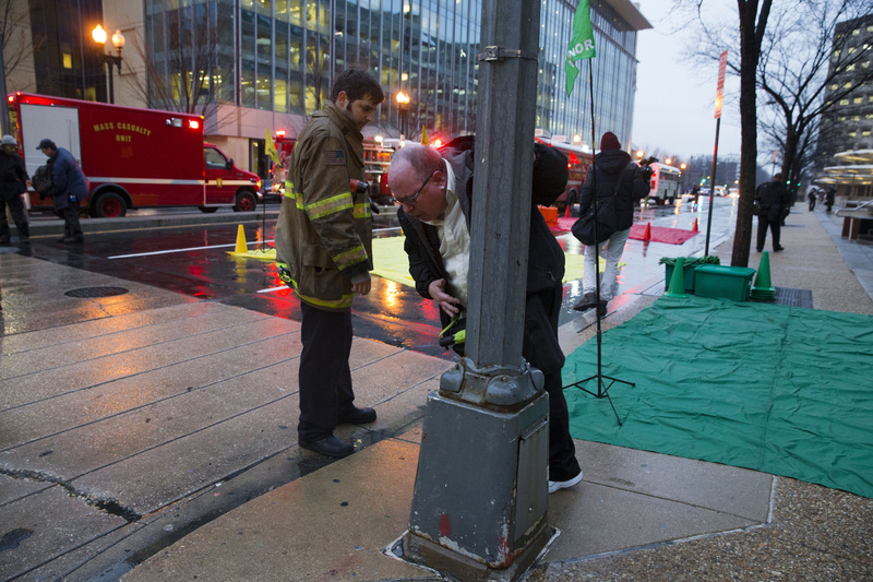 Smoke fills DC subway station, one dead