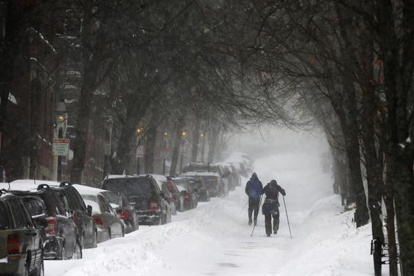 Blizzard braves NE US