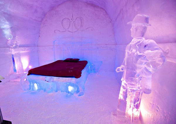 Ice hotel presented to public in Quebec City, Canada