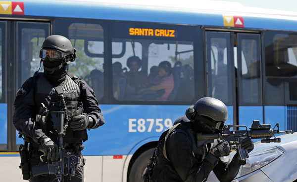 A sign of Rio Olympics: military police security drills