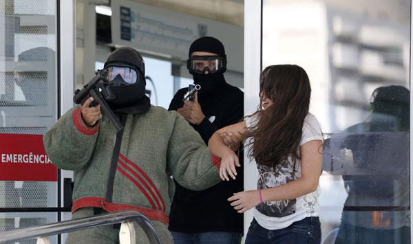 A sign of Rio Olympics: military police security drills