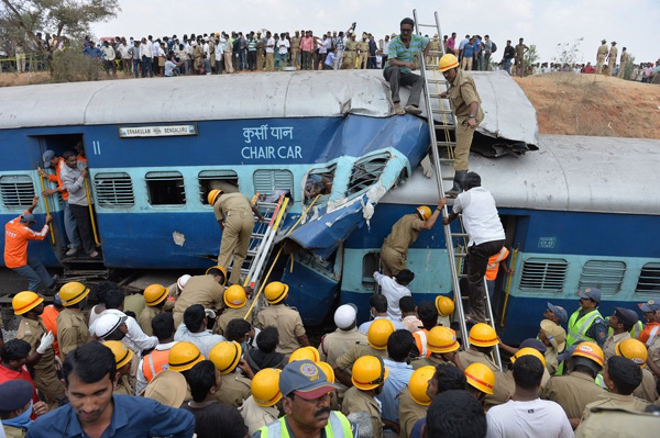 10 killed, 150 injured in train derailment in India