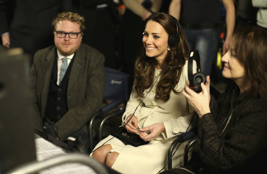 Downton Abbey fan Kate Middleton visits set of hit TV show